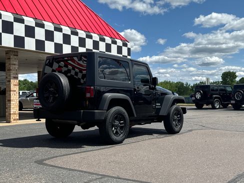 Used 2017 Jeep Wrangler Sport w/ Connectivity Group AWD/4WD image 7
