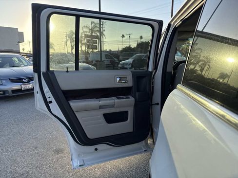 Used 2011 Ford Flex SEL w/ Rapid Spec Order Code FWD image 9