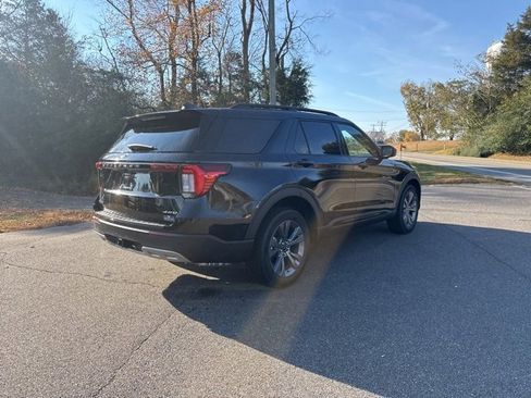 New 2026 Ford Explorer Active w/ Active Comfort Package image 3