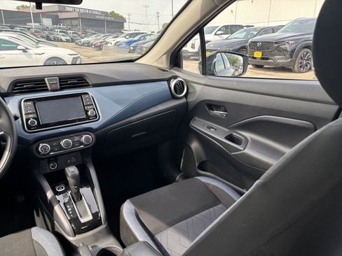 Used 2025 Nissan Versa SV FWD image 30