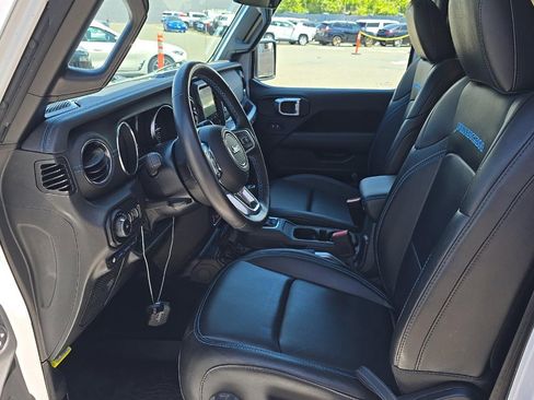 Used 2022 Jeep Wrangler Unlimited Rubicon 4xe w/ Cold Weather Group AWD/4WD image 7