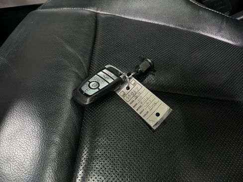 Used 2019 Ford F150 Lariat image 37