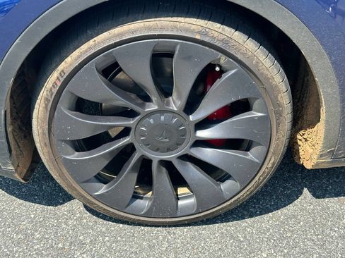 Used 2023 Tesla Model Y Performance AWD/4WD image 10