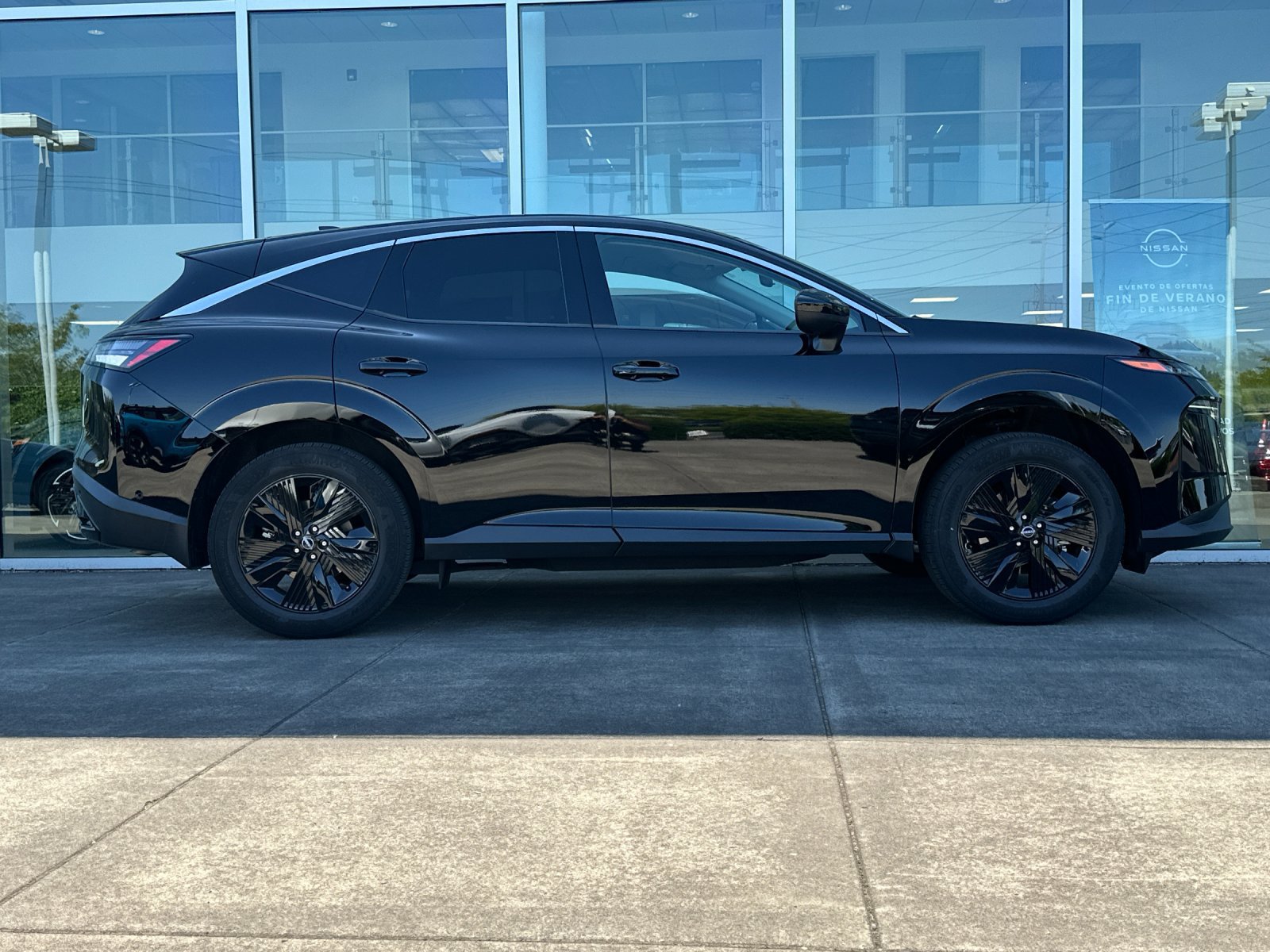 Certified 2025 Nissan Murano SV AWD/4WD image 3