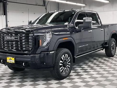 Used 2025 GMC Sierra 2500 Denali Ultimate w/ Max Trailering Package AWD/4WD image 12