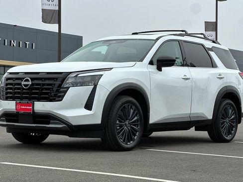 New 2026 Nissan Pathfinder SL image 8