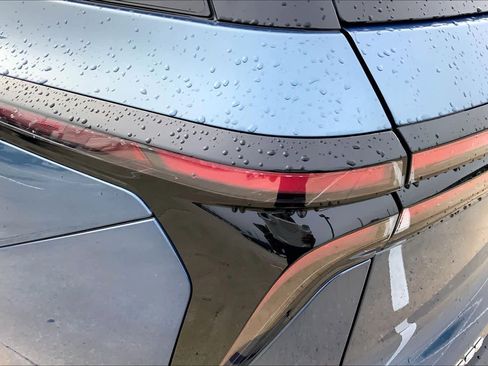 Used 2025 Chevrolet Traverse LT w/ Driver Confidence Package image 27