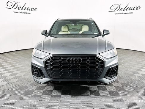 Used 2024 Audi Q5 e Premium Plus w/ Premium Plus Package image 2