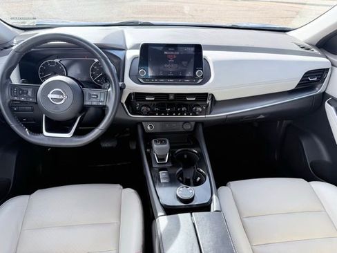 Certified 2022 Nissan Rogue SV w/ SV Premium Package image 18