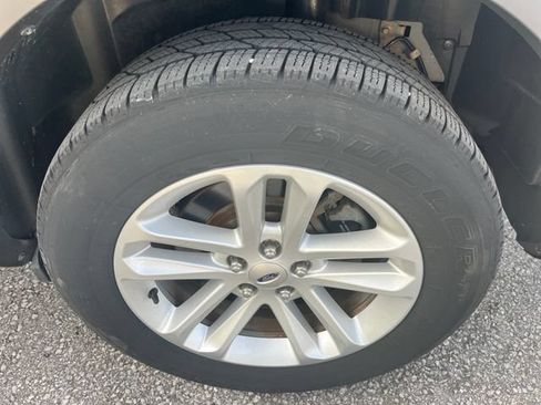 Used 2015 Ford Explorer XLT w/ Equipment Group 202A AWD/4WD image 26