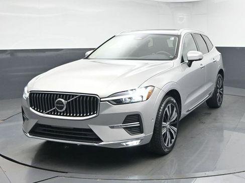 Used 2023 Volvo XC60 B5 Plus image 3