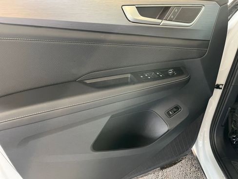 Used 2025 Volkswagen Atlas Cross Sport SE image 20