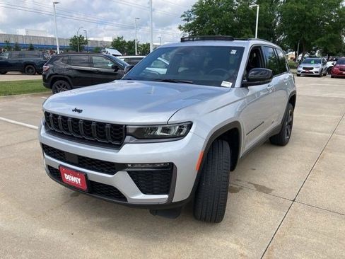 New 2026 Jeep Grand Cherokee Limited w/ Limited Altitude Package AWD/4WD image 3