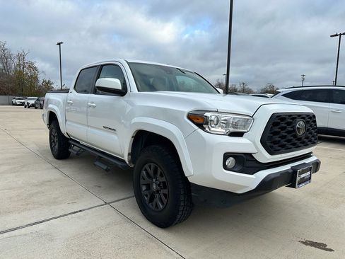 Used 2020 Toyota Tacoma SR5 image 3