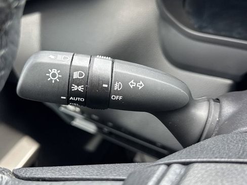 Used 2025 Toyota Tundra Limited AWD/4WD image 18