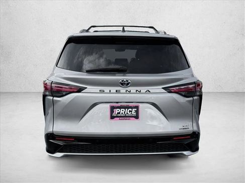 Used 2022 Toyota Sienna XSE w/ XSE Plus Package FWD image 5