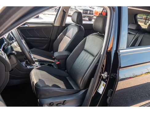 Used 2022 Volkswagen Tiguan SE w/ Panoramic Sunroof Package AWD/4WD image 10