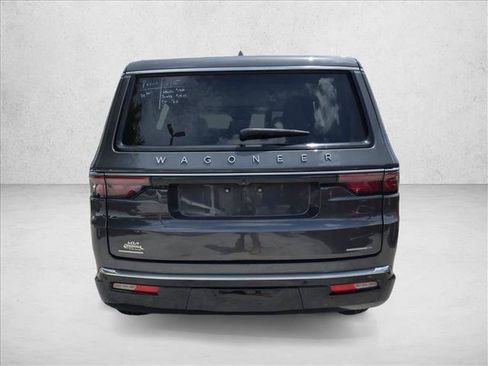 Used 2023 Jeep Wagoneer Series III w/ Premium Group I AWD/4WD image 5