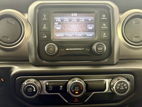 Used 2019 Jeep Wrangler Sport image 16