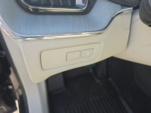 Used 2025 Volvo XC60 T8 Plus w/ Protection Package Premier image 24