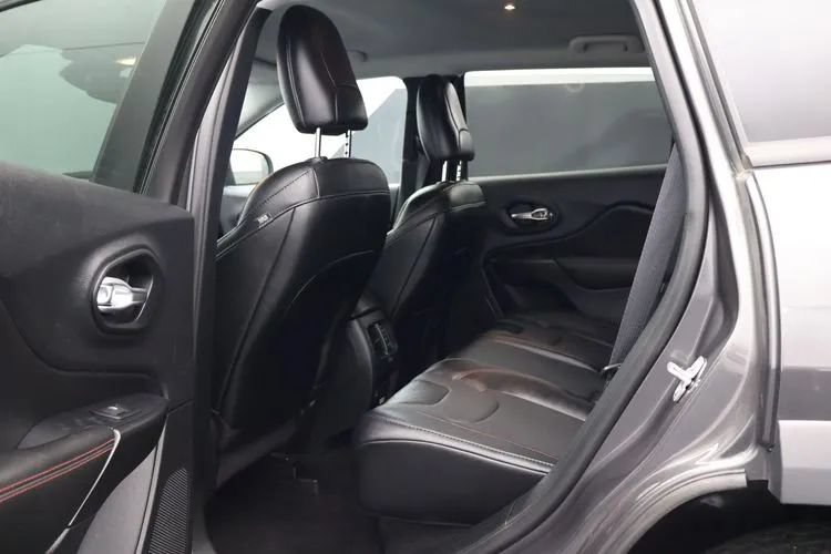Used 2022 Jeep Cherokee Trailhawk w/ Premium Leather Package AWD/4WD image 15