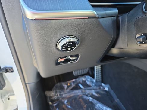 New 2025 Mercedes-Benz GLC 300 300 image 12