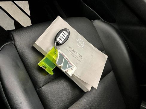 Certified 2021 Nissan Rogue SV w/ Premium Package image 36
