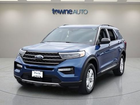 Used 2022 Ford Explorer XLT w/ Equipment Group 202A AWD/4WD image 3