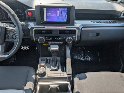 Used 2025 Toyota Tacoma TRD Sport w/ TRD Sport Upgrade Package AWD/4WD image 18