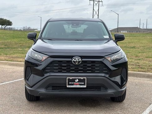 Used 2022 Toyota RAV4 LE image 3