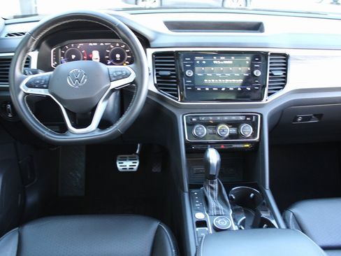 Certified 2022 Volkswagen Atlas Cross Sport SE image 22