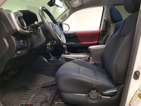 Used 2018 Toyota Tacoma SR5 image 11