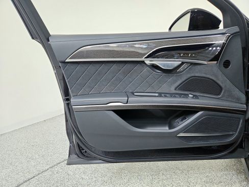 Used 2025 Audi S8 EXECUTIVE image 13