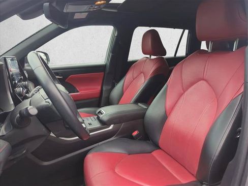 Used 2021 Toyota Highlander XSE FWD image 19