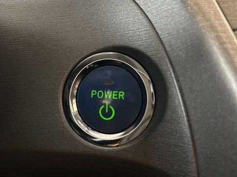 Used 2015 Toyota Prius Three image 7