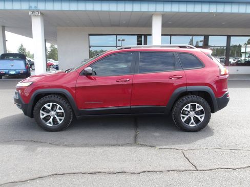 Used 2014 Jeep Cherokee Trailhawk w/ Comfort/Convenience Group AWD/4WD image 2
