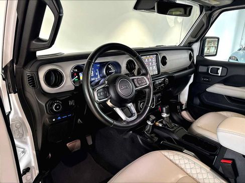 Used 2023 Jeep Wrangler Unlimited Sahara AWD/4WD image 7