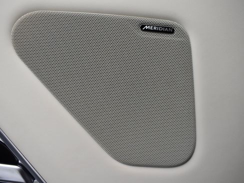 Used 2023 Land Rover Range Rover Long Wheelbase SE image 17