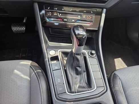 Used 2025 Volkswagen Jetta SE FWD image 15