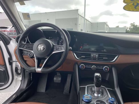 Used 2018 Alfa Romeo Giulia AWD image 15