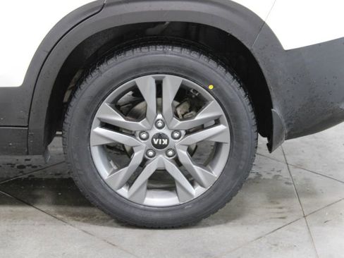 Used 2021 Kia Seltos S FWD image 16