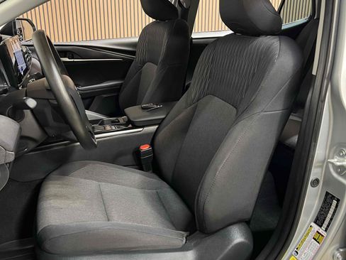 Used 2025 Toyota Camry LE w/ Convenience Package FWD image 27