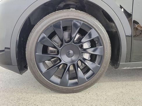Used 2024 Tesla Model Y Long Range RWD image 9