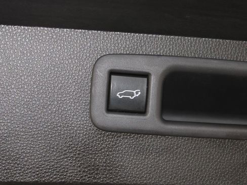 Used 2022 Toyota Highlander XLE image 17