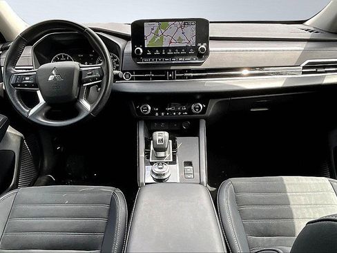 Used 2024 Mitsubishi Outlander SE image 5