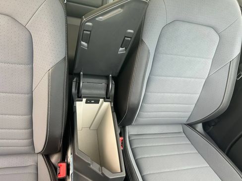 New 2026 Volkswagen Jetta SE FWD image 38