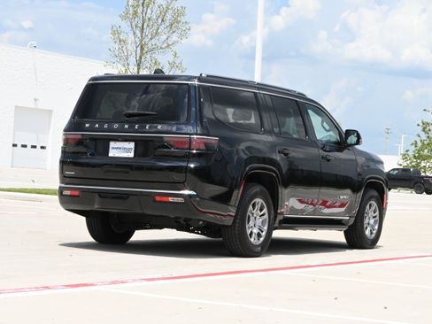 Used 2023 Jeep Wagoneer 4WD w/ Convenience Group I image 9