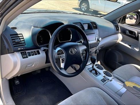 Used 2011 Toyota Highlander 2WD w/ Tech Pkg image 12
