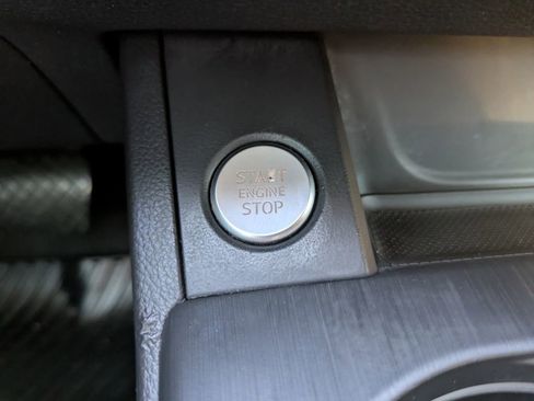 Used 2017 Audi A4 2.0T Premium image 28