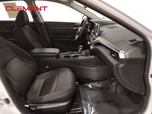 Used 2025 Nissan Altima 2.5 SV image 38